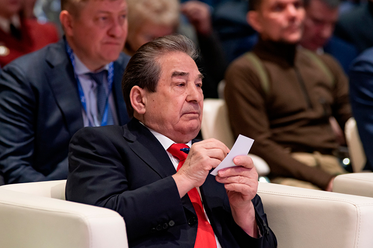 По итогам III квартала прошлого года ООО «Татнефтедор», подконтрольное ООО «ТаграС-Холдинг» бывшего генерального директора «Татнефти» Шафагата Тахаутдинова, занимало только 8-ю позицию, в этом же году вырвалось на 2-ю