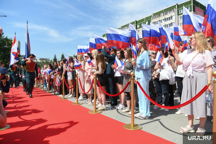 День России: вручение воинских наград и выставка трофеев в Верхней Пышме. Свердловская область