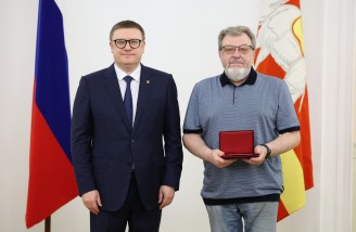 Алексей Текслер вручил государственные и региональные награды южноуральцам. Автор фото - Наиль Фаттахов 