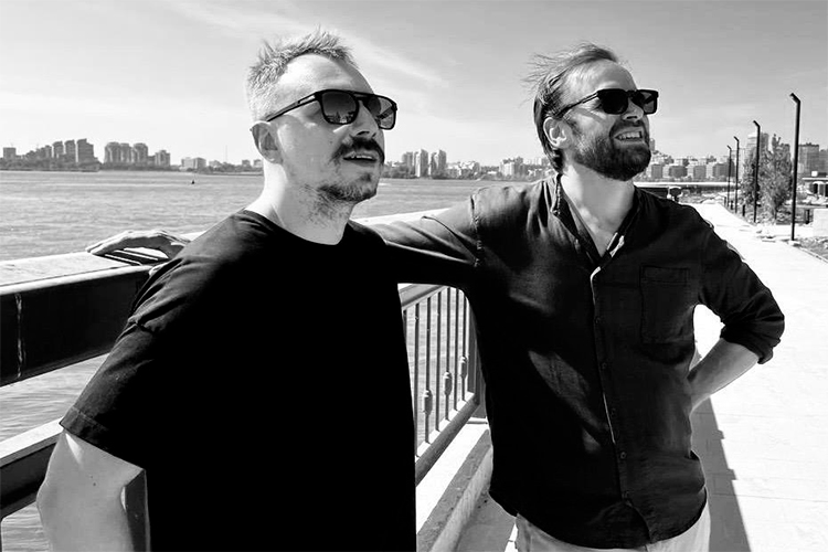 Среди опытных участников рынка, имеющих реализованные проекты, можно отметить Office de architects Евгения Жиркова и Дмитрия Куликова