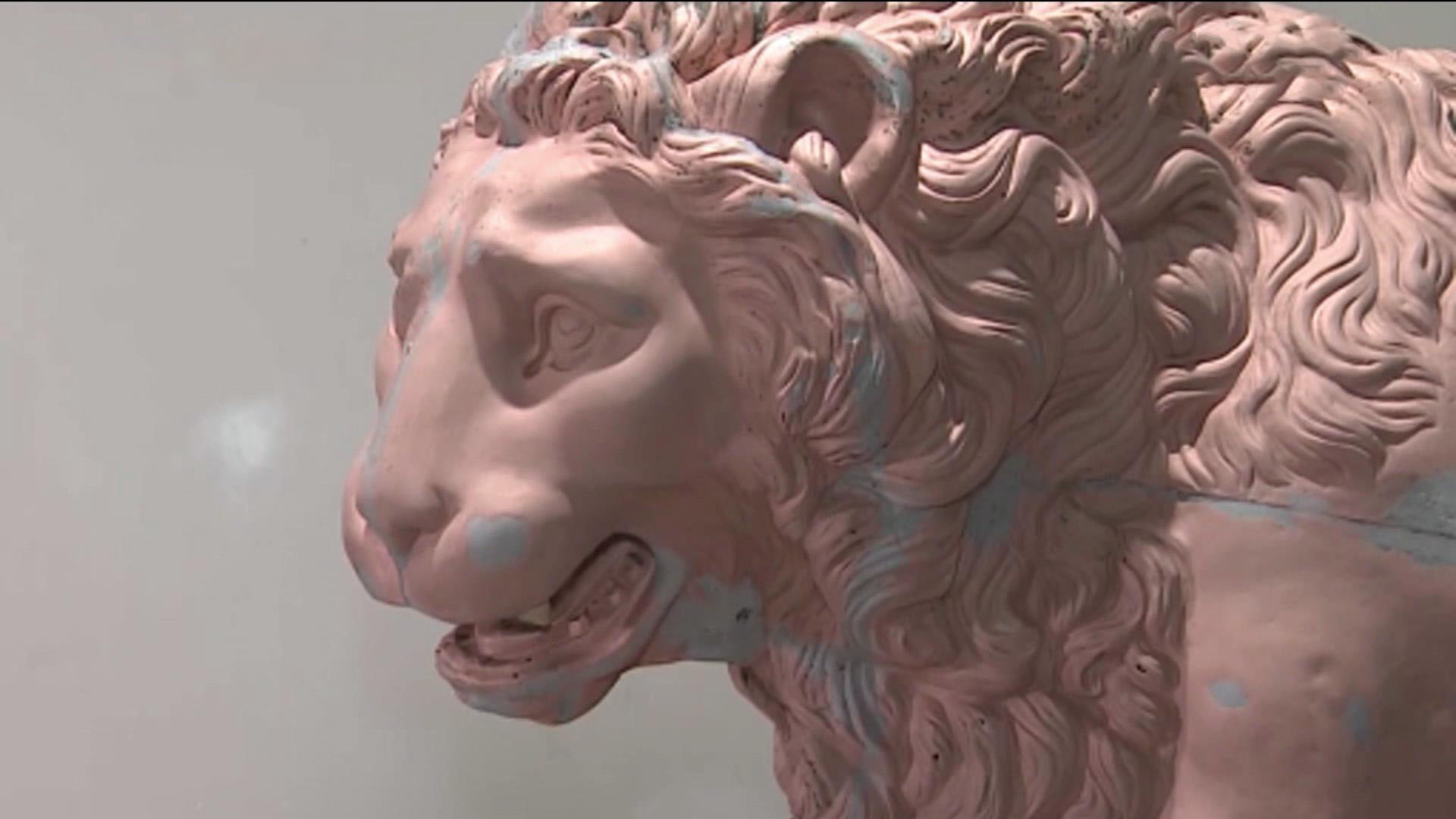 Как реставрировали знаменитых львов с Дворцовой пристани?