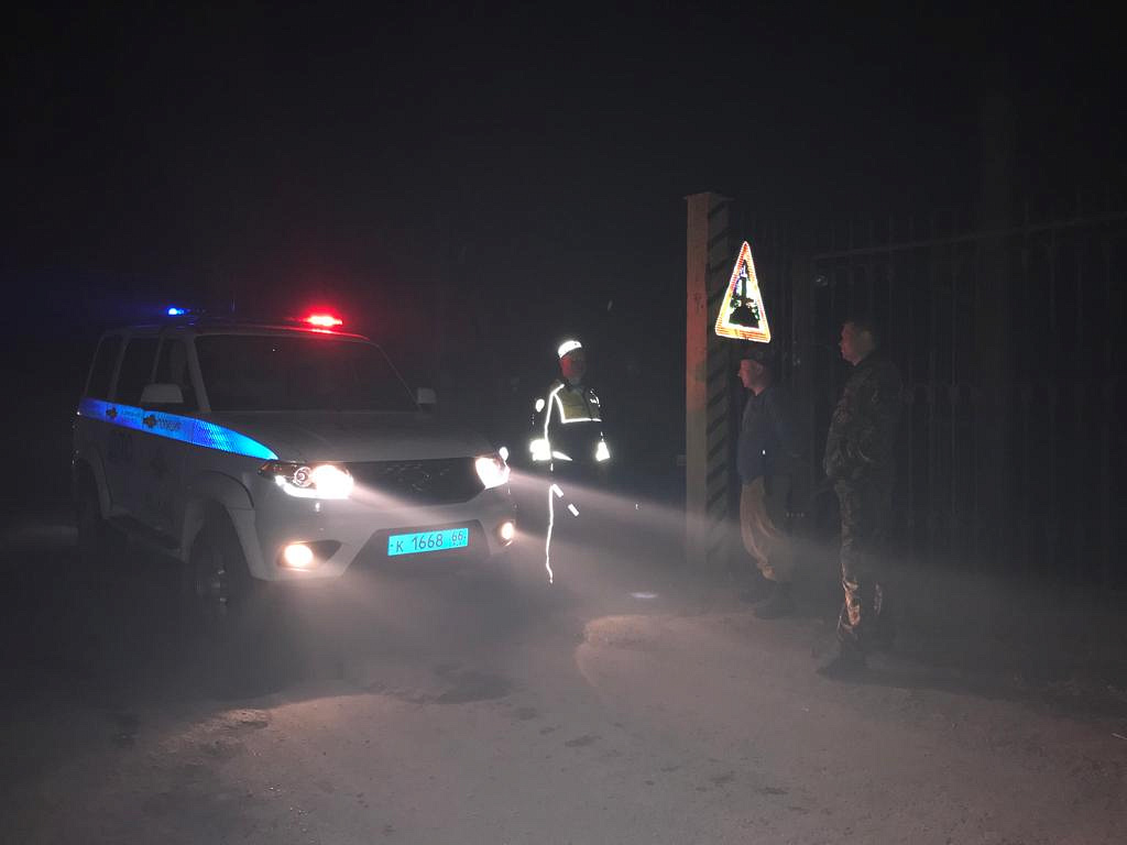 Сотрудники полиции обеспечивают охрану общественного порядка в поселке Первомайский Свердловской области