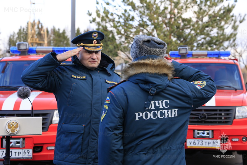 Александр Куренков в Тверской области открыл пожарно-спасательную часть и вручил ключи от новой техники