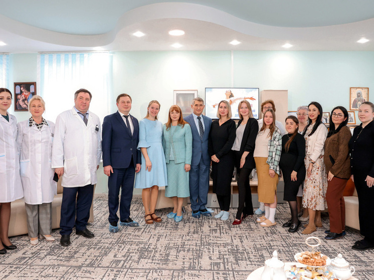 Олег Николаев встретился с будущими мамами в Президентском перинатальном центре