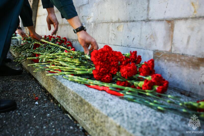 Подразделения МЧС России приняли участие в памятных мероприятиях ко Дню Победы
