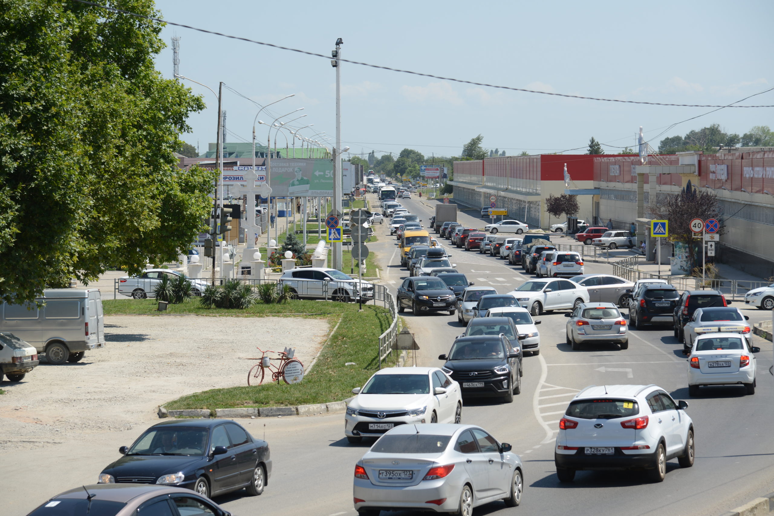 славянск на кубани есть море