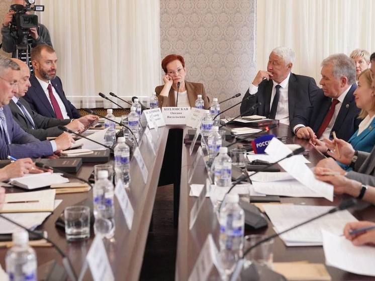 На заседании Совета законодателей СФО в Иркутске обсудили охрану ОКН