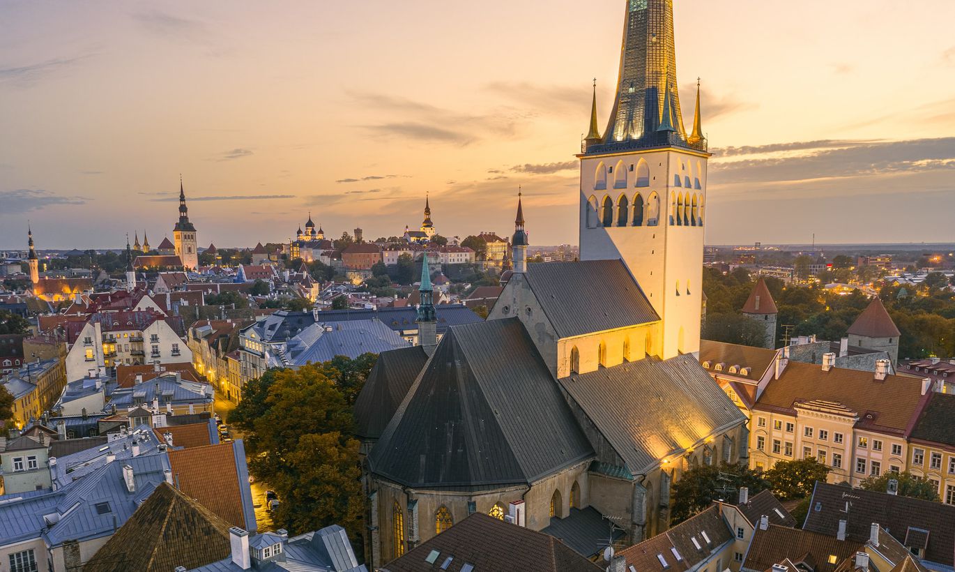 европа открывает небо. эстония картинки. небо открывается. мадрид наклонные башни. европа открывает небо.