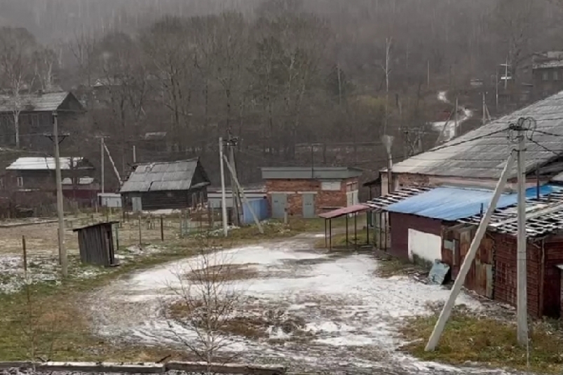 Первый снег в ЕАО: радость привалила жителям г. Облучье. скриншот видео