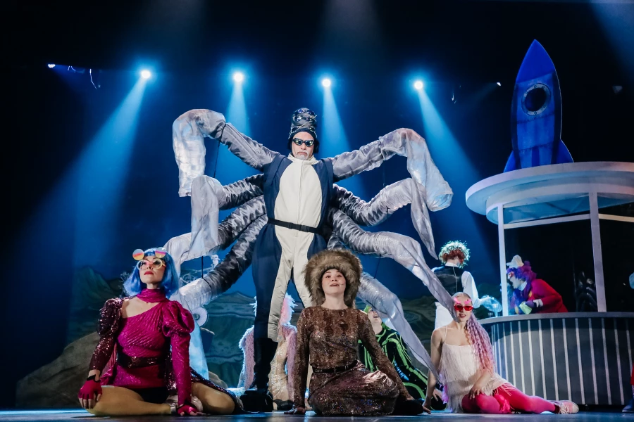 Спектакль "Тайна третьей планеты".