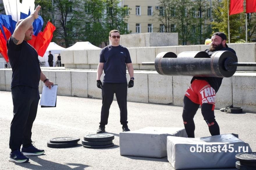 Настоящие титаны: в Кургане прошёл чемпионат по силовому экстриму