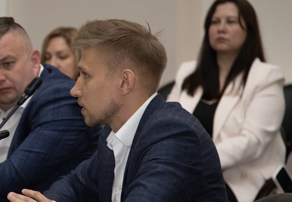 В ТПП РФ обсудили новый закон о запрете рекламы эзотериков в соцсетях