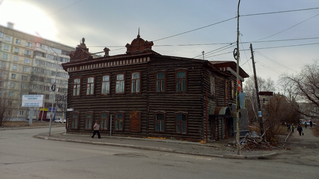 Фото: «Архдозор-Бийск» / При установке обшивки повредили кирпичную кладку