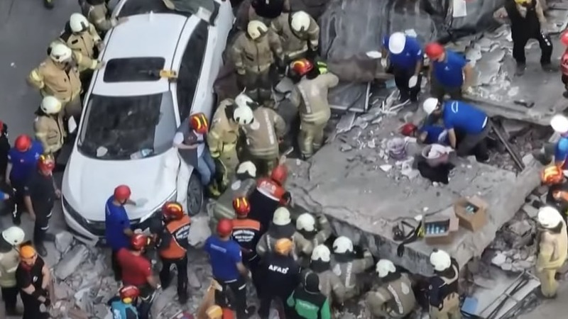 Под завалами рухнувшего в Стамбуле здания не осталось людей, 1 погиб, 8 спасены