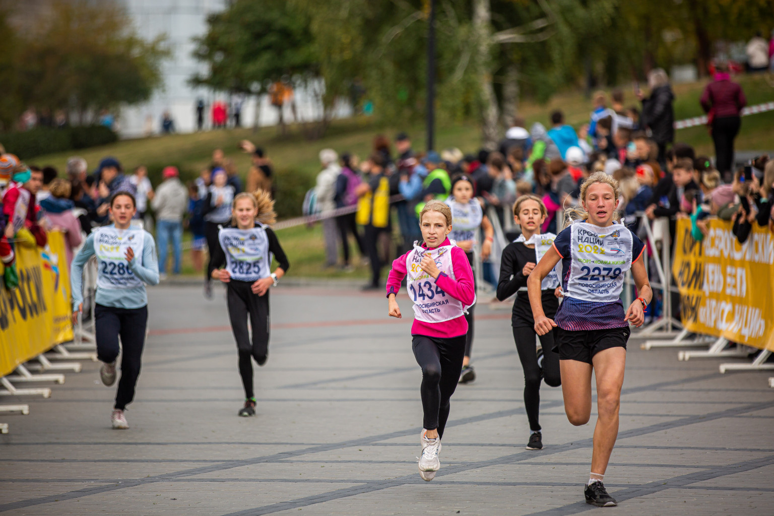 And run is russian. спортмастер марафон. ярославль. 17 апреля забег ярославль. бегом по золотому кольцу.