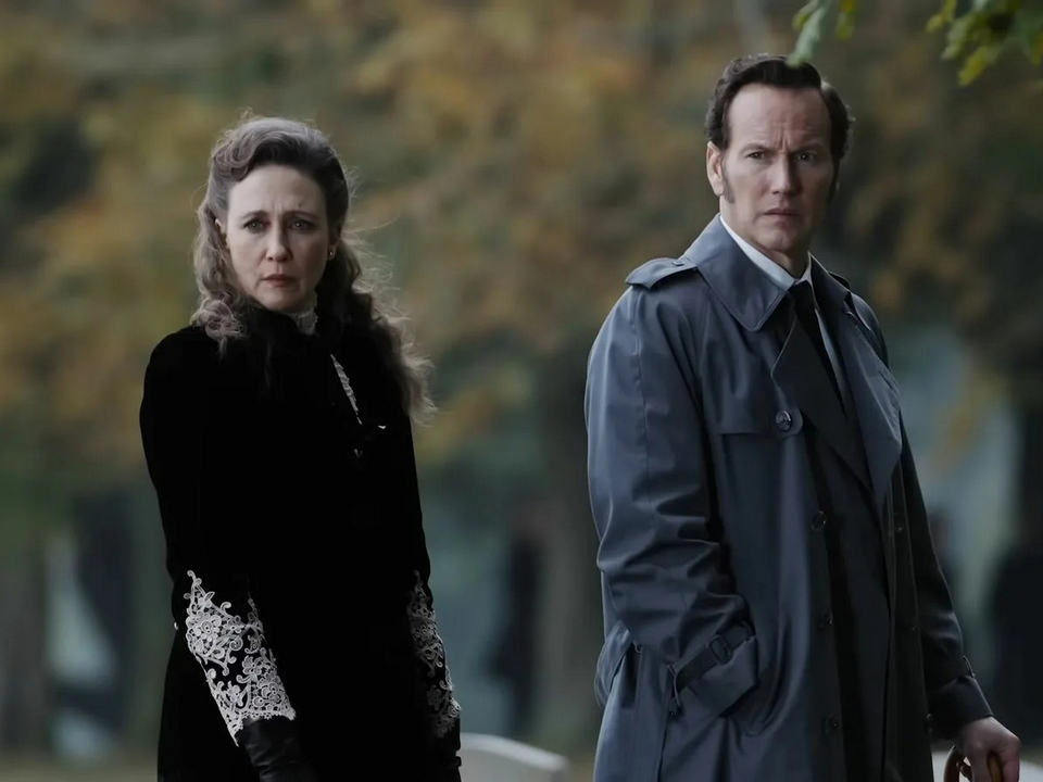 Кадр из фильма «Заклятие 4: Последний обряд». Режиссер Майкл Чавес. 2025 год