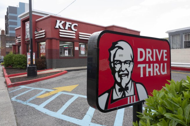 Собственник бренда KFC Drive продлил свои права на знак в РФ 