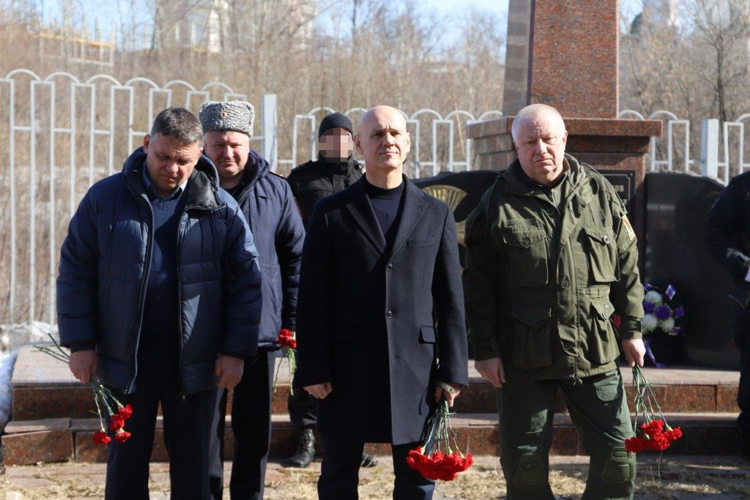 Начальник Управления Росгвардии по Пермскому краю принял участие в траурном мероприятии