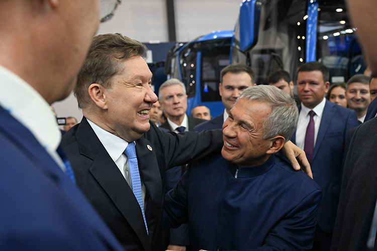 «Раис! Рад тебя видеть! — приветствовал Миллер Рустама Минниханова накануне. — Ты знаешь, что ты завтра открываешь?» «Конечно, знаю!» — отреагировал глава республики