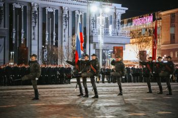 Парадный расчет института принял участие в ночной тренировке