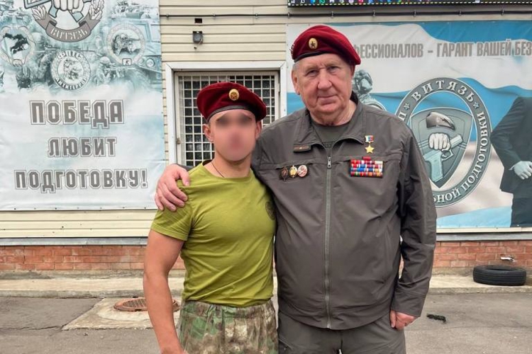 В день образования специальных отрядов быстрого реагирования Росгвардии офицер СОБР 