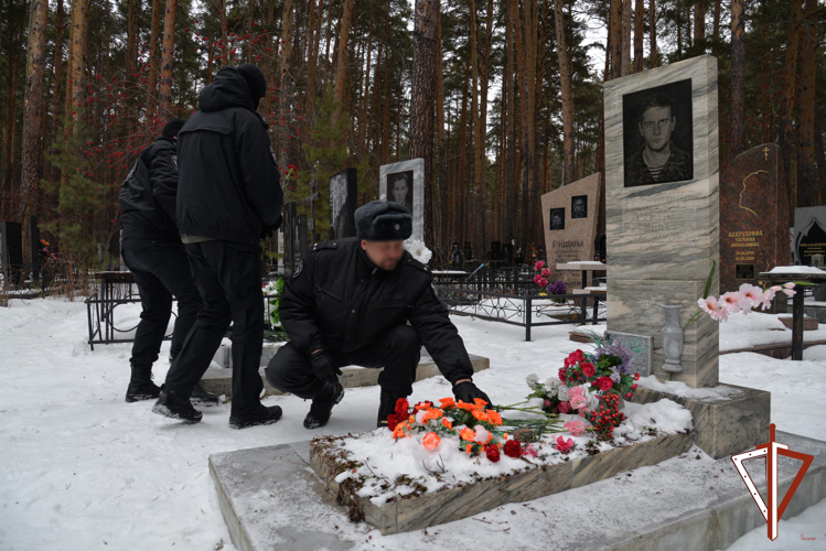 На Среднем Урале росгвардейцы почтили память своих боевых товарищей — Героев Отечества