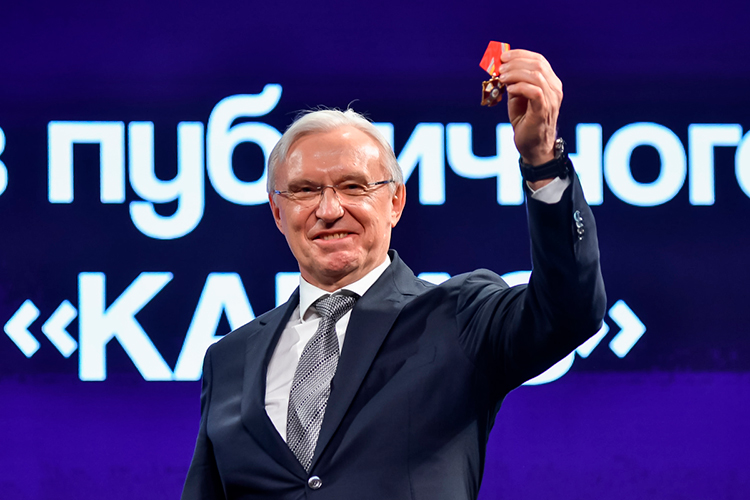 В условиях санкционных ограничений и «атаки» китайских грузовиков на российский рынок КАМАЗ ни на день не остановился. Это в том числе заслуга Сергея Когогина и его команды