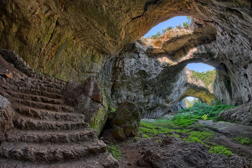 11. Деветашката Пещера в Болгарии