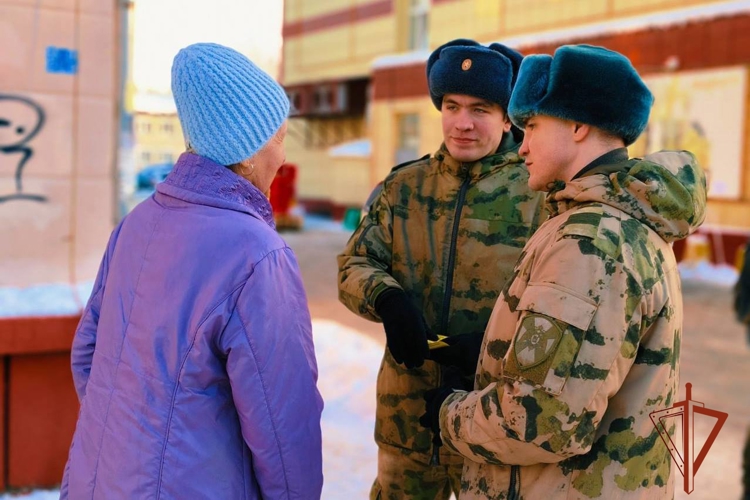 Росгвардейцы совместно c полицейскими провели профилактическую акцию по предупреждению мошенничества в Томской области (видео)