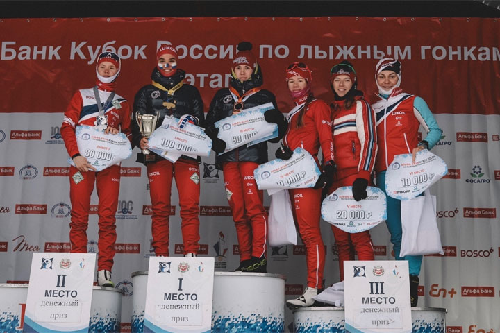 Большунов и Степанова - лидеры первого дня соревнований в Вершине Теи