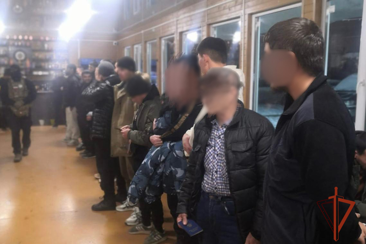 В Новосибирске при участии спецназа Росгвардии прошёл рейд по незаконной миграции
