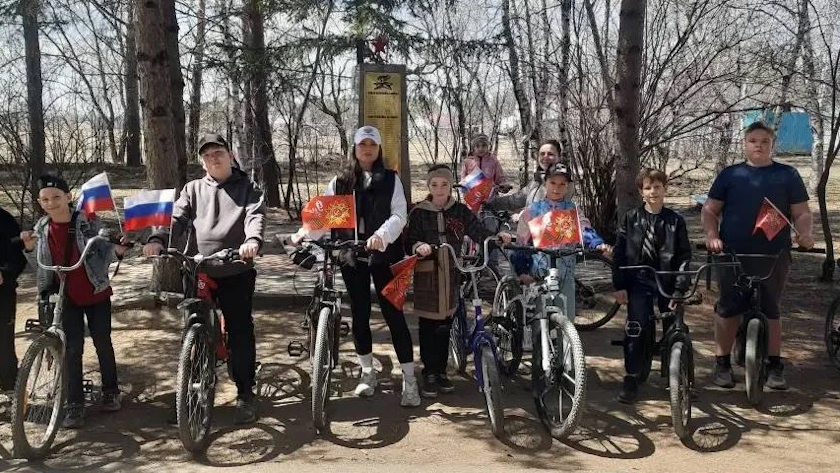 Школьники и детсадовцы из Усть-Ивановке встречают Великую Победу - gtrkamur.ru