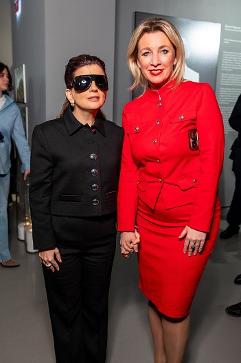 Диана Гурцкая и Мария Захарова