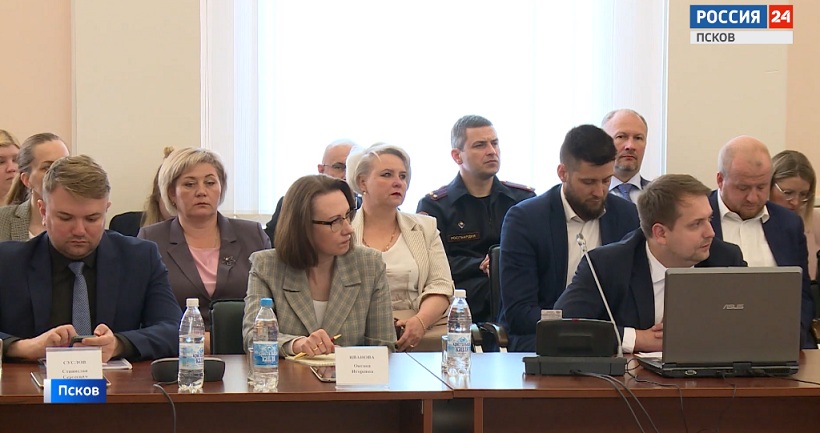 Представители основных политический сил в Псковском областном Собрании депутатов высказались об отчете губернатора о своей работе