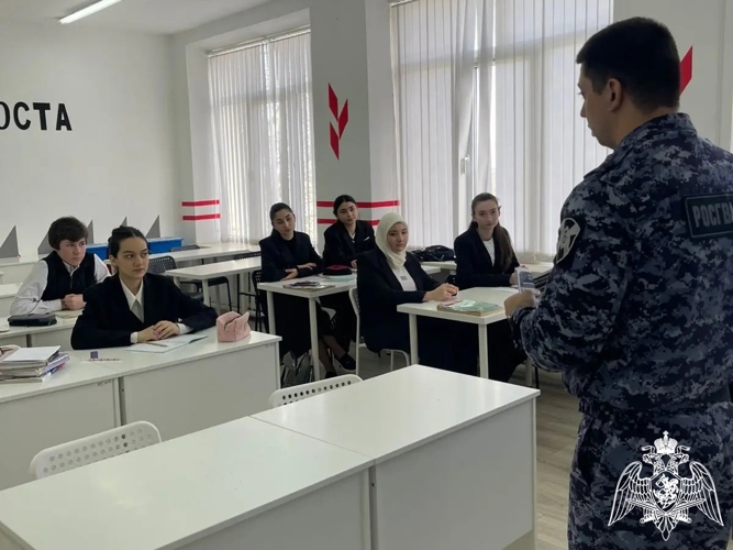Росгвардейцы провели встречу с молодежью Карачаево-Черкесии 