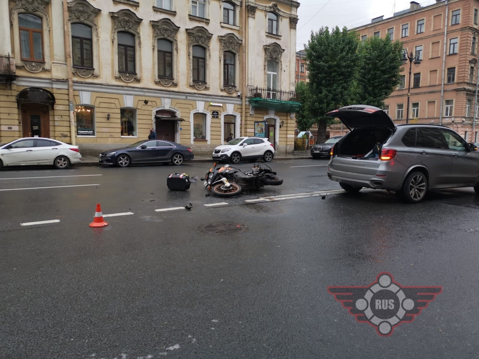 Сегодня 19 45. Фото аварий автомобилей. Машина на улице. ДТП С мотоциклами СПБ 2022.