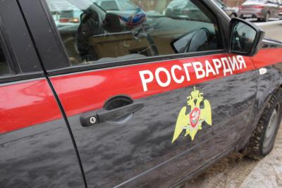 Саратовец вынес из магазина 4 покрышки и вернулся за вторым комплектом