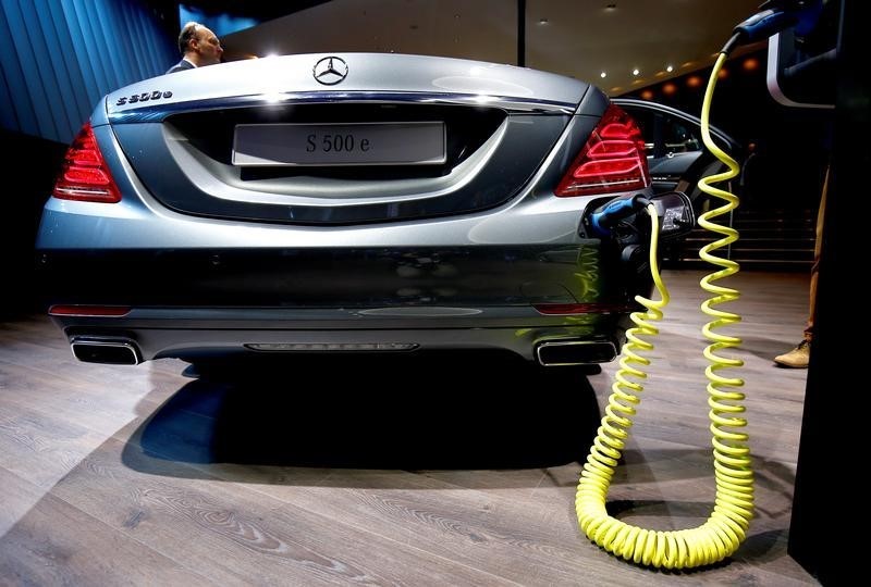 Mercedes-Benz предупредил о неопределенности в отношении прибыли
