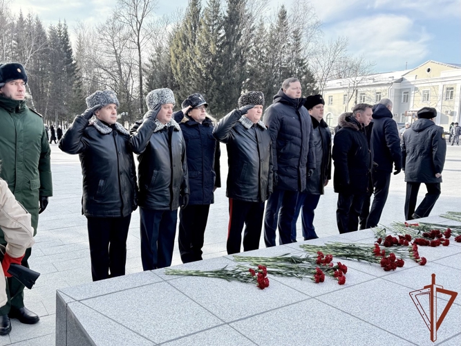На Дальнем Востоке росгвардейцы почтили память Героев Отечества 