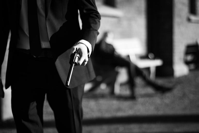 Мужчина с оружием