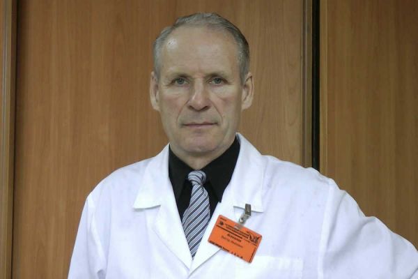 Почётному гражданину Абакана, врачу Виктору Асакалову исполнилось 75 лет
