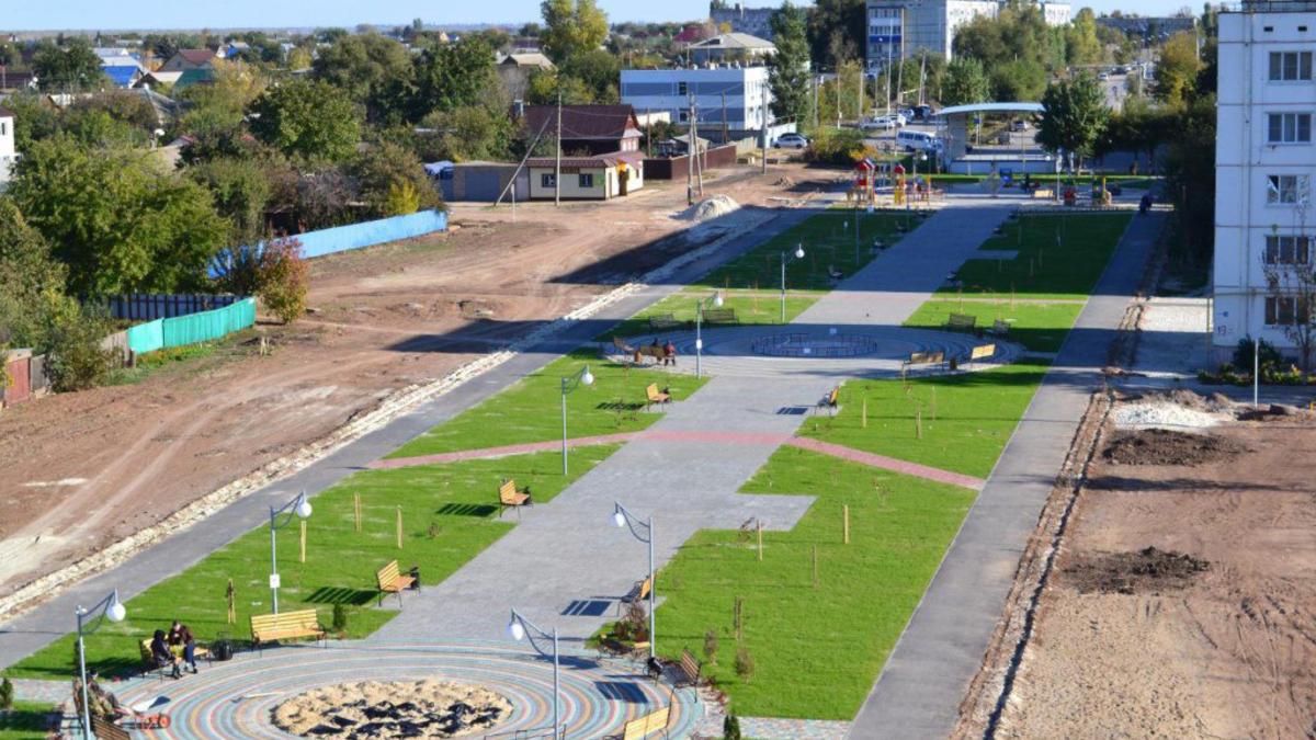 Погода волгоградская область светлоярский. Парк Калейдоскоп светлый Яр. Светлый Яр Волгоград. Поселок светлый Яр Волгоградская область. Парк Калейдоскоп светлый Яр Волгоградская.