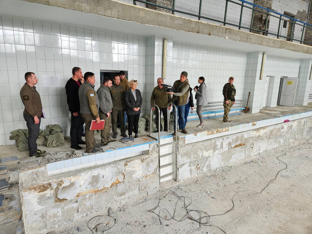 Айсен Николаев проверил ход работ по восстановлению подшефного Якутии города Докучаевска 