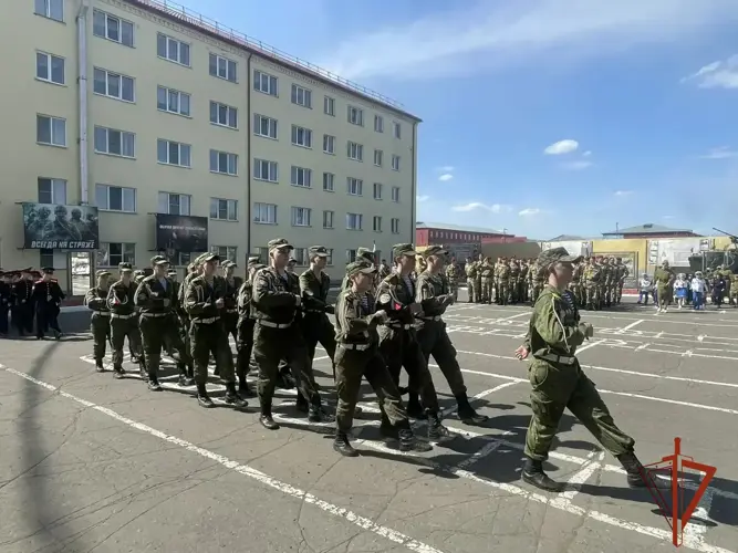 Военнослужащие Росгвардии провели для юных омичей патриотический форум «Наследие. Помним,гордимся,чтим!» 