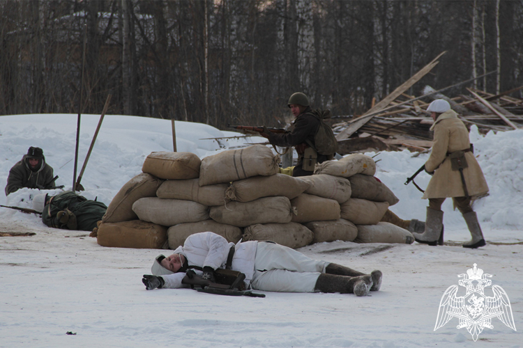  Бойцы тюменского ОМОН приняли участие в военно-исторической реконструкции «Операция «Январский гром»» (видео)