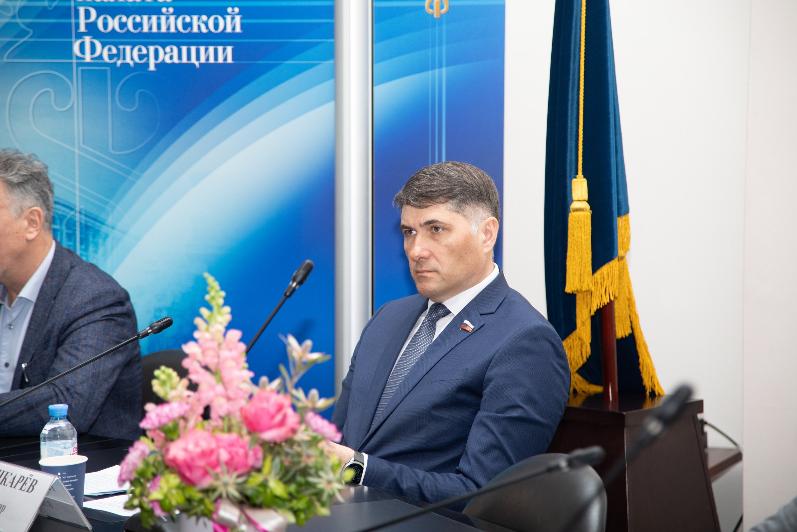 В ТПП РФ обсудили новый закон о запрете рекламы эзотериков в соцсетях