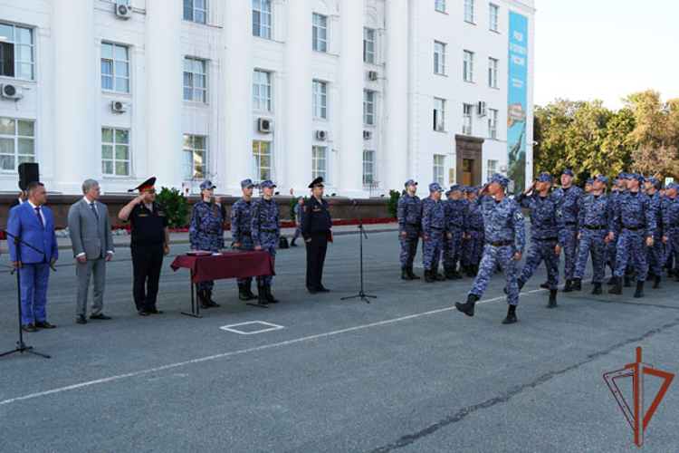 Сотрудникам Росгвардии вручили ключи от нового служебного автотранспорта в Ульяновске