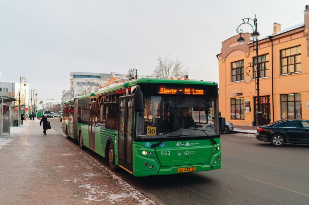 Общественный транспорт тюмень. Сколько транспорта в тюмени. Сколько транспорта в тюмени. Тюмень транспорт. Общественный транспорт тюмень.