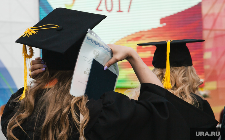 Дипломы бакалавра будут приравнены к полному высшему образованию. Выпускной в университете. Выпускник вуза бакалавр. Вузы россии. Магистратура.