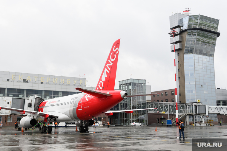 Wings екатеринбург. Рейс ред Вингс Самара Магас самолет. АО «ред Вингс» фото. Red Wings задержка рейса из Батуми.